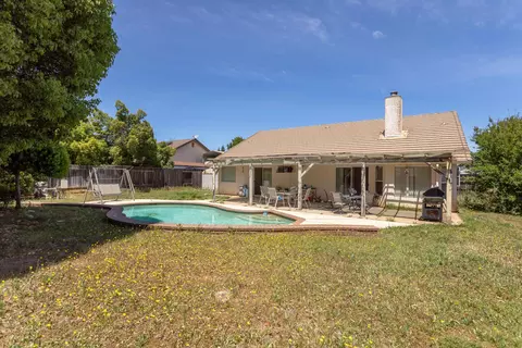 2145 Sophy Pl, Redding, CA 96003 photo 3