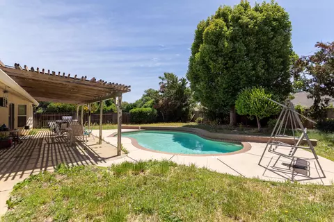 2145 Sophy Pl, Redding, CA 96003 photo 4