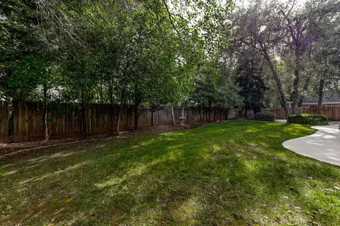 2675 Castlewood Dr, Redding, CA 96002 photo 70