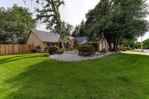 2675 Castlewood Dr, Redding, CA 96002 photo 2