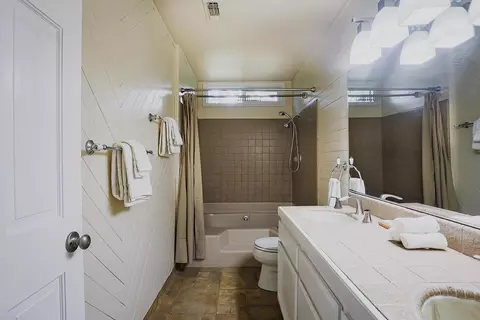 940 Royal Oaks Dr, Redding, CA 96001 photo 29