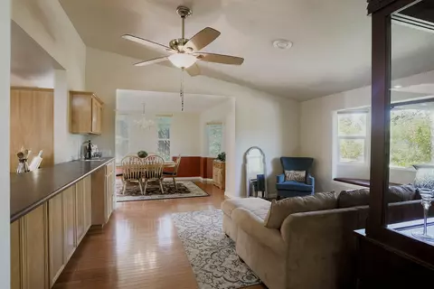940 Royal Oaks Dr, Redding, CA 96001 photo 9