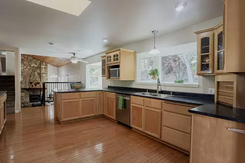 940 Royal Oaks Dr, Redding, CA 96001 photo 18