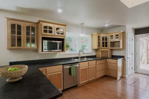 940 Royal Oaks Dr, Redding, CA 96001 photo 17