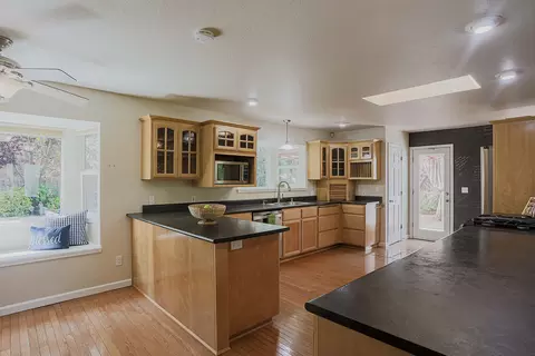 940 Royal Oaks Dr, Redding, CA 96001 photo 16