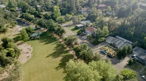 940 Royal Oaks Dr, Redding, CA 96001 photo 61