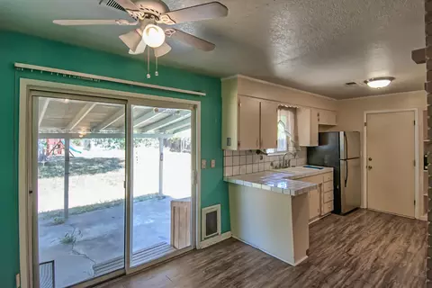 1676 Derby Ln, Redding, CA 96002 photo 11