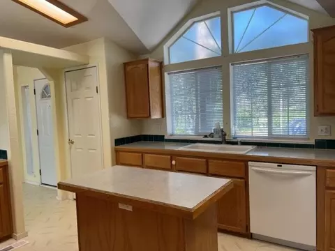 13943 Sandisle Dr, Redding, CA 96003 photo 2