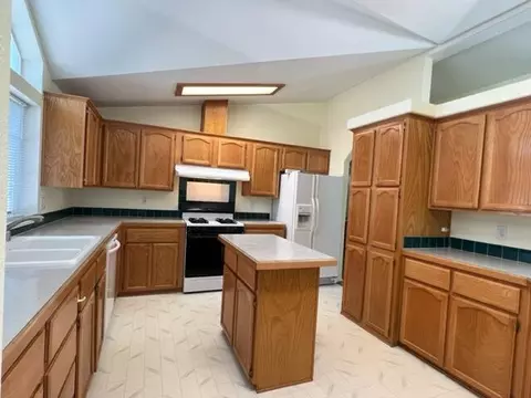 13943 Sandisle Dr, Redding, CA 96003 photo 1