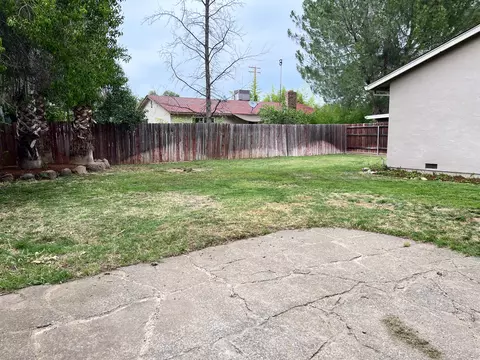 2050 Athens Ave, Redding, CA 96001 photo 11