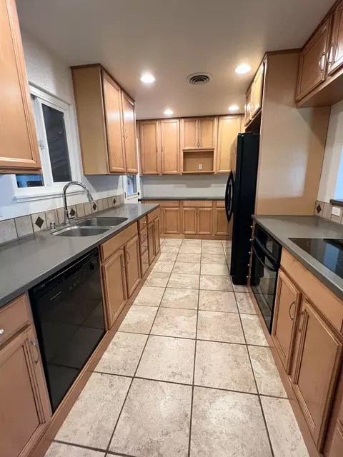 2050 Athens Ave, Redding, CA 96001 photo 25