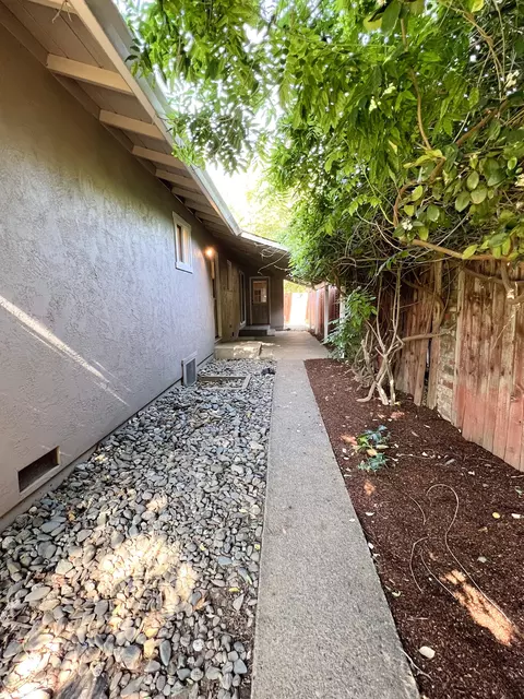 2050 Athens Ave, Redding, CA 96001 photo 16