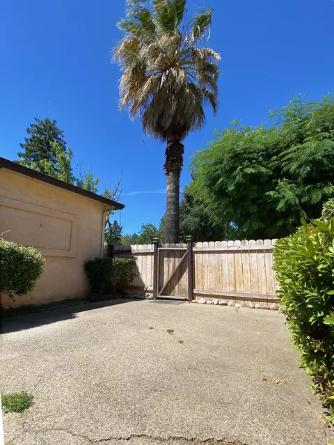 4637 Harrison Ave, Redding, CA 96001 photo 4