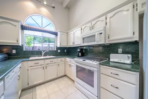 521 Bayhill Ct, Redding, CA 96003 photo 10