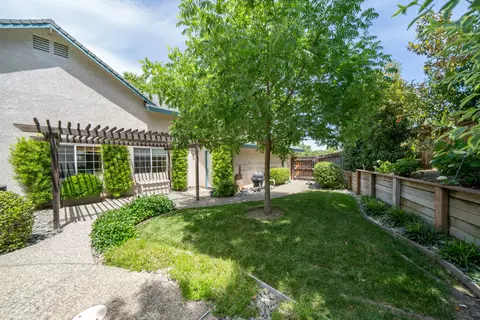 521 Bayhill Ct, Redding, CA 96003 photo 24