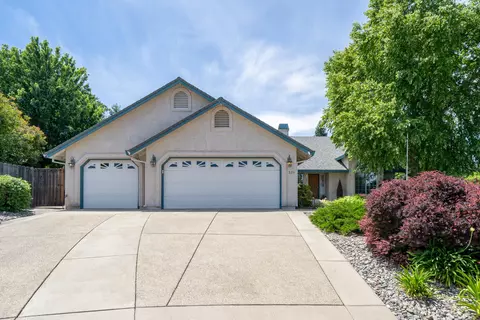 521 Bayhill Ct, Redding, CA 96003 photo 1