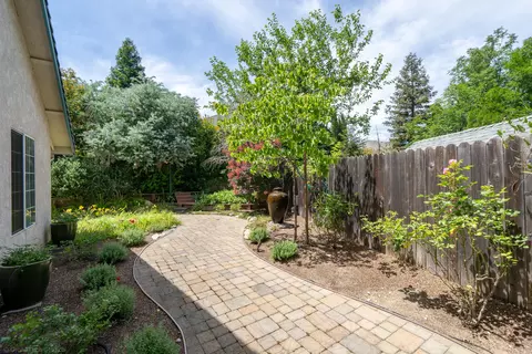 521 Bayhill Ct, Redding, CA 96003 photo 31