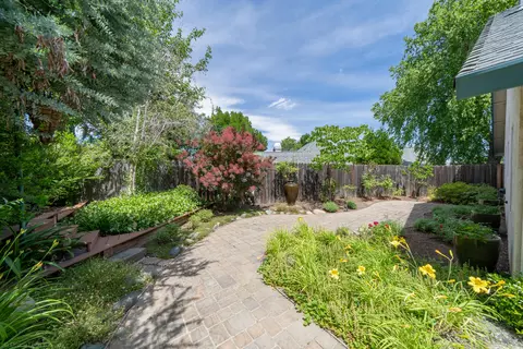 521 Bayhill Ct, Redding, CA 96003 photo 30