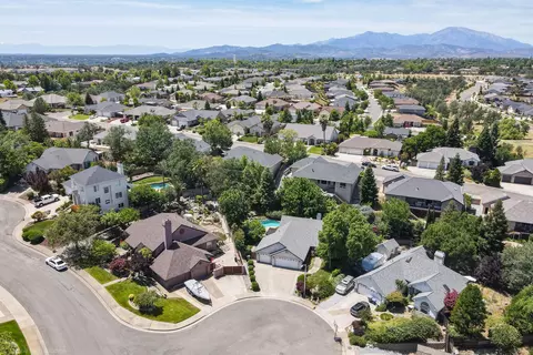 521 Bayhill Ct, Redding, CA 96003 photo 35