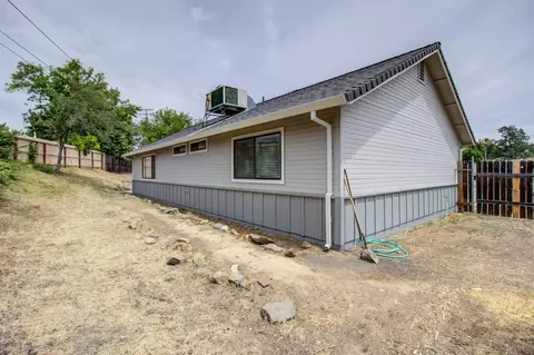 3927 Travona St, Redding, CA 96001 photo 6