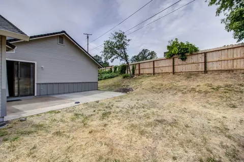 3927 Travona St, Redding, CA 96001 photo 7