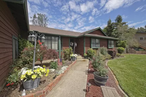 1616 Filaree Dr, Redding, CA 96002 photo 2