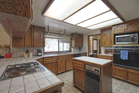 1616 Filaree Dr, Redding, CA 96002 photo 8
