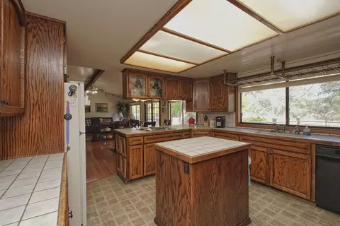 1616 Filaree Dr, Redding, CA 96002 photo 9