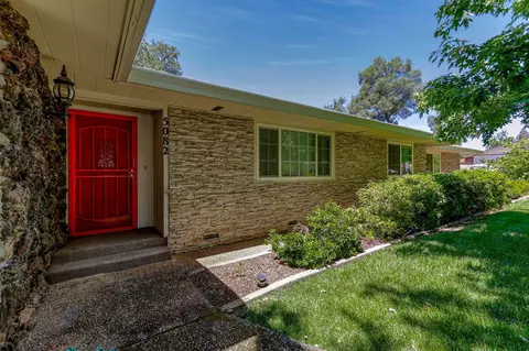 5082 Surrey Dr, Redding, CA 96002 photo 2