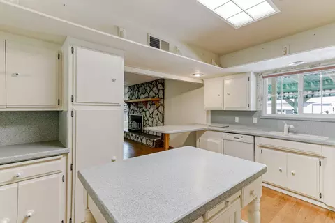 5082 Surrey Dr, Redding, CA 96002 photo 14