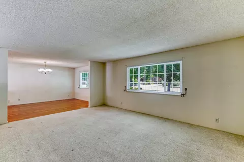 5082 Surrey Dr, Redding, CA 96002 photo 5