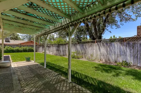 5082 Surrey Dr, Redding, CA 96002 photo 38