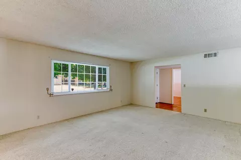 5082 Surrey Dr, Redding, CA 96002 photo 8