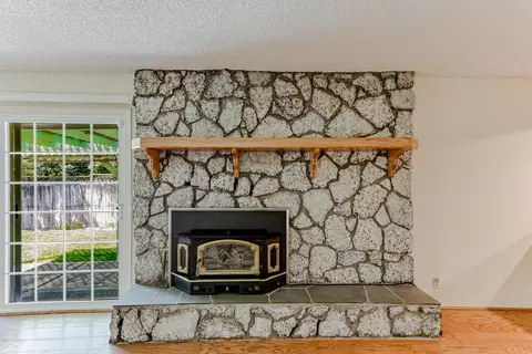 5082 Surrey Dr, Redding, CA 96002 photo 23