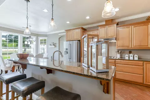 19850 Holstein Ln, Redding, CA 96002 photo 12