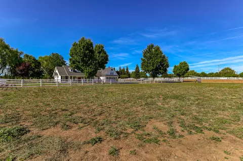 19850 Holstein Ln, Redding, CA 96002 photo 56