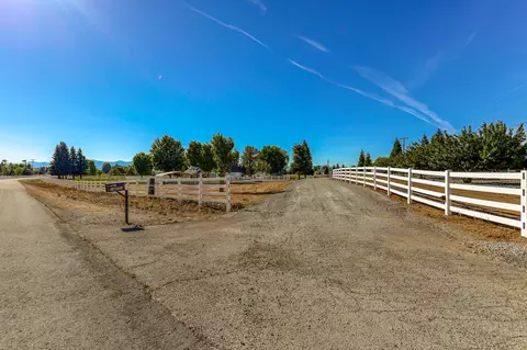 19850 Holstein Ln, Redding, CA 96002 photo 72