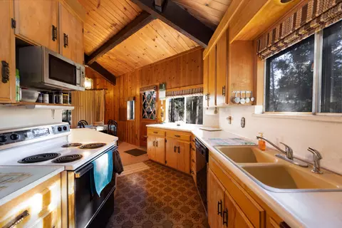 17010 Phillips Rd, Oak Run, CA 96069 photo 10
