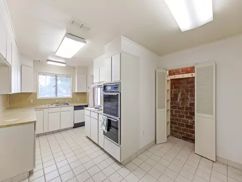915 Overhill Dr, Redding, CA 96001 photo 10