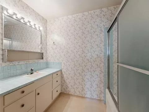 915 Overhill Dr, Redding, CA 96001 photo 21