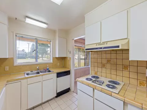 915 Overhill Dr, Redding, CA 96001 photo 8