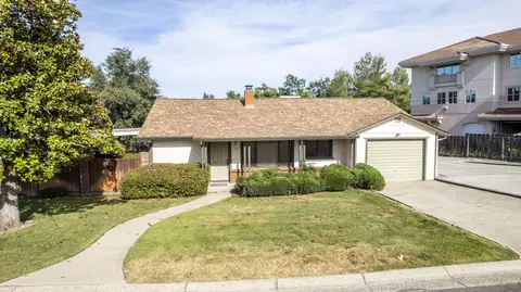 915 Overhill Dr, Redding, CA 96001 photo 1