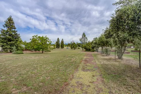 12077 Kern Dr, Redding, CA 96003 photo 28