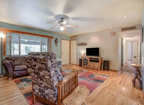 12077 Kern Dr, Redding, CA 96003 photo 6