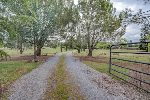 12077 Kern Dr, Redding, CA 96003 photo 34