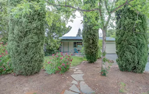 12077 Kern Dr, Redding, CA 96003 photo 2