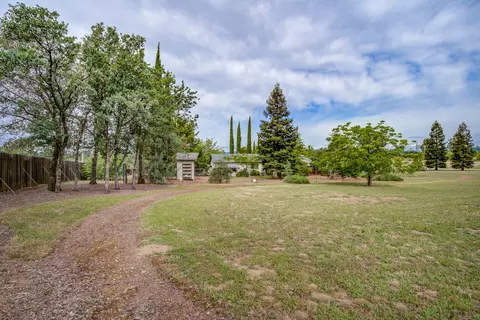 12077 Kern Dr, Redding, CA 96003 photo 27
