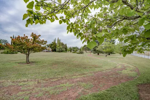 12077 Kern Dr, Redding, CA 96003 photo 32