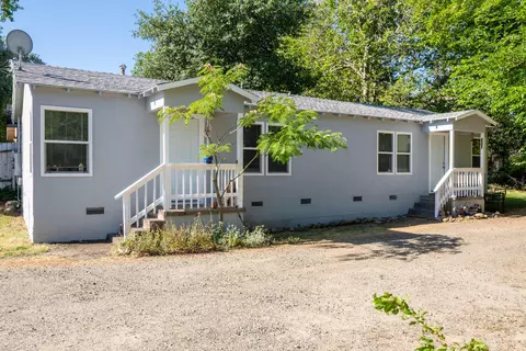2305 Tehama St, Redding, CA 96001 photo 2