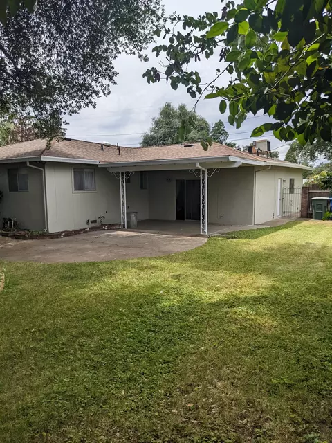 1717 Lori Ln, Redding, CA 96002 photo 3